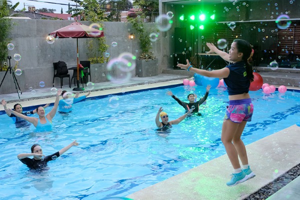 Thể dục điệu Zumba. Chương trình dạy nhảy giảm cân, thể dục nhịp điệu: Strong, Aqua, Step. Video