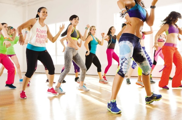 Thể dục điệu Zumba. Chương trình dạy nhảy giảm cân, thể dục nhịp điệu: Strong, Aqua, Step. Video
