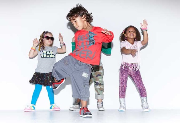 Thể dục điệu Zumba. Chương trình dạy nhảy giảm cân, thể dục nhịp điệu: Strong, Aqua, Step. Video