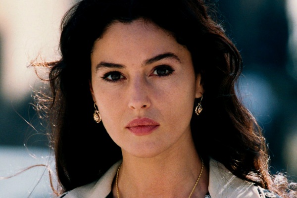 Monica Bellucci. Ảnh thời trẻ và bây giờ, trong trang phục áo tắm, không trang điểm, photoshop. Đã hoạt động