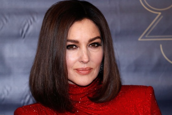 Monica Bellucci. Ảnh thời trẻ và bây giờ, trong trang phục áo tắm, không trang điểm, photoshop. Đã hoạt động