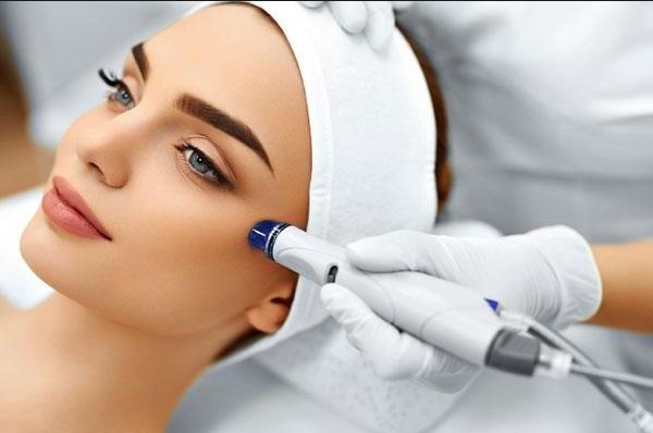 Hút chân không hydropeeling Hydra Feshl hydrafacial. Quy trình này là gì, mô tả, thiết bị, giá cả