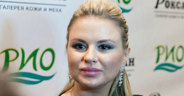 Anna Semenovich. Ảnh mặc áo tắm thời trẻ và bây giờ. Phẫu thuật thẩm mỹ, thay đổi thẩm mỹ của vận động viên trượt băng nghệ thuật