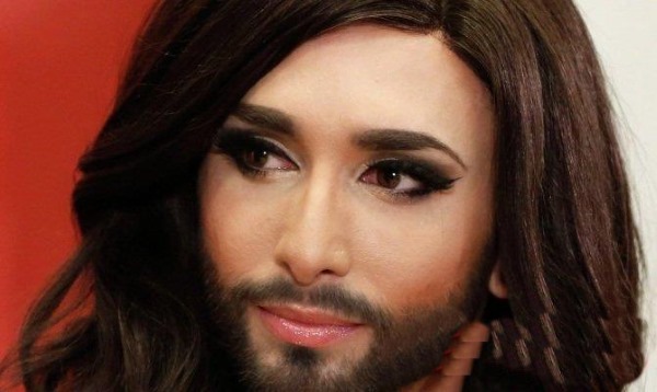 كونشيتا ورست. صور قبل وبعد الجراحة. كيف تغير من رجل الى امرأة