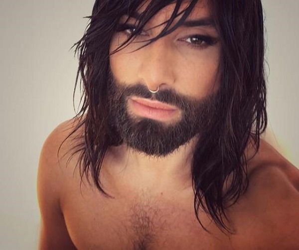 كونشيتا ورست. صور قبل وبعد الجراحة. كيف تغير من رجل الى امرأة