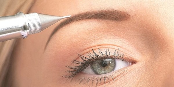 Kening serbuk. Apa itu, gambar sebelum dan selepas tatu, teknik semburan, berapa lama ia berlangsung