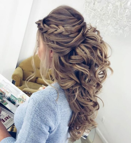 Các kiểu tóc sưu tầm dành cho tóc trung bình. Hình ảnh làm thế nào để làm cho chính mình cho mỗi ngày, tốt nghiệp, đám cưới