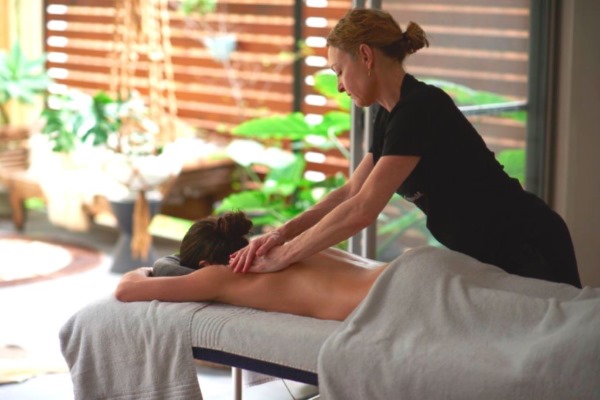 Cách đánh tan mỡ lưng ở phụ nữ tại nhà. Luyện tập thể chất