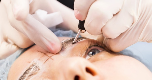 Kening serbuk. Apa itu, gambar sebelum dan selepas tatu, teknik semburan, berapa lama ia berlangsung