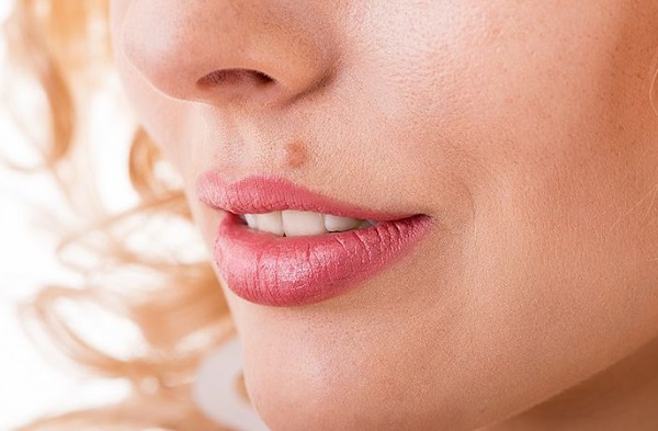 Cách tẩy nốt ruồi trên mặt bằng thẩm mỹ, phương pháp tại nhà