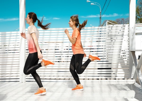 Chạy bộ tại chỗ để giảm cân. Kỹ thuật, thời gian, bài tập đốt cháy calo