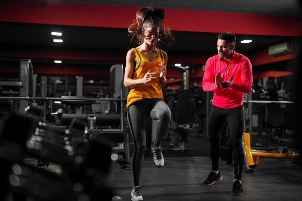 Chạy bộ tại chỗ để giảm cân. Kỹ thuật, thời gian, bài tập đốt cháy calo