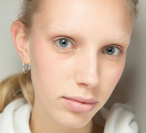 حواجب جميلة. اتجاهات الموضة 2020: microblading ، والتاتو الحيوي ، والمساحيق ، والتصفيح ، والتلوين والبناء ، والتظليل