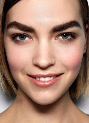 حواجب جميلة. اتجاهات الموضة 2020: microblading ، والتاتو الحيوي ، والمساحيق ، والتصفيح ، والتلوين والبناء ، والتظليل