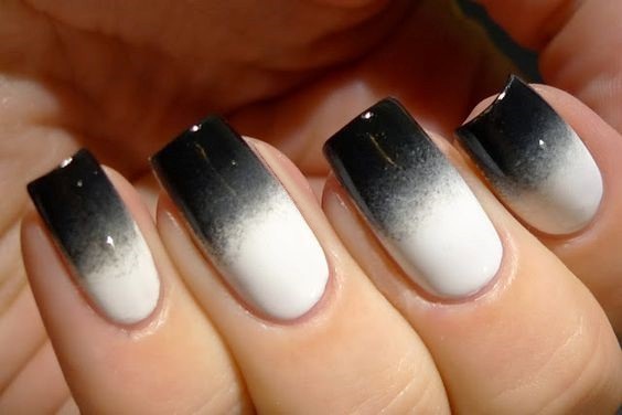 Manicure com verniz preto e branco para unhas curtas e longas. Fotos, designs