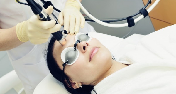 Laser Erbium trong thẩm mỹ. Hình ảnh trước và sau, kết quả ứng dụng, đánh giá