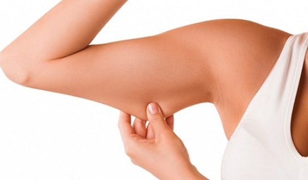 Cara mengepam bisep untuk seorang gadis dengan dan tanpa dumbbell, push-up di rumah