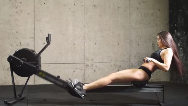 Equipamentos de ginástica na academia. Objetivo, nomes, como usar meninas