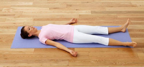 Latihan yoga sederhana untuk pemula, untuk penurunan berat badan, punggung dan tulang belakang