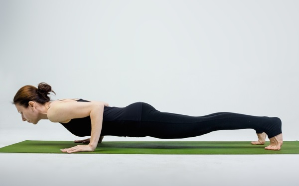 Latihan yoga sederhana untuk pemula, untuk penurunan berat badan, punggung dan tulang belakang