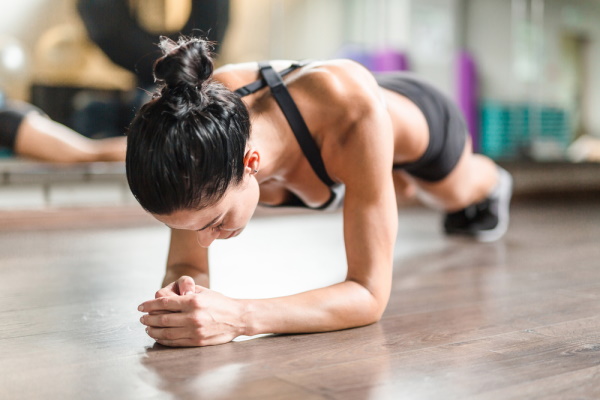 Latihan untuk daya tahan dan kekuatan untuk kaki, lengan, pernafasan