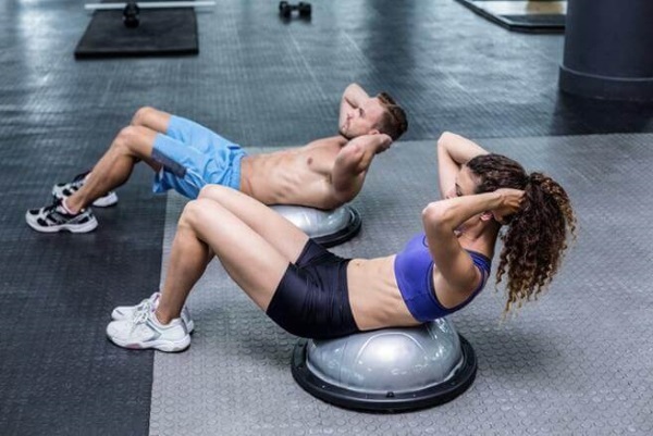 تدريب BOSU (BOSU). ما هو في اللياقة والاستفادة
