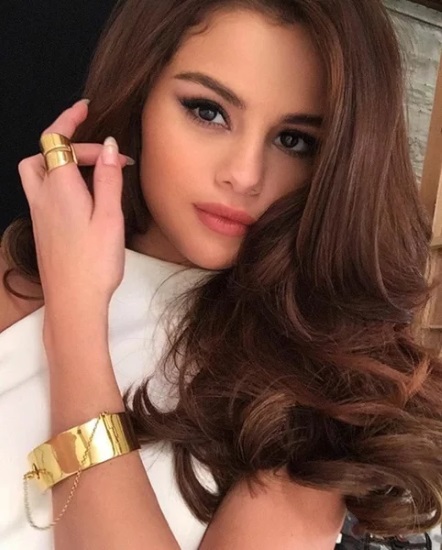 سيلينا غوميز. الصورة ، الشكل ، السيرة الذاتية ، العمليات ، قبل وبعد الجراحة التجميلية