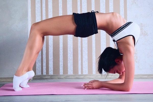 Yana Koshkina. Hình ảnh nóng bỏng trong trang phục áo tắm, trước và sau khi phẫu thuật thẩm mỹ, chiều cao, tây, thông số hình thể