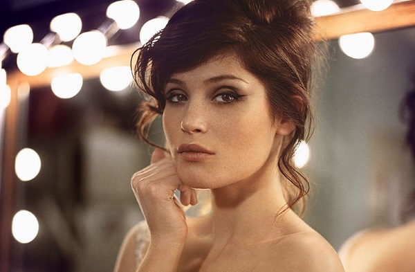 البرعم arterton. الصورة في الملابس الداخلية ، ملابس السباحة ، الشكل ، المظهر ، السيرة الذاتية ، الحياة الشخصية