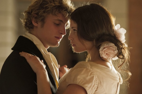 البرعم arterton. الصورة في الملابس الداخلية ، ملابس السباحة ، الشكل ، المظهر ، السيرة الذاتية ، الحياة الشخصية