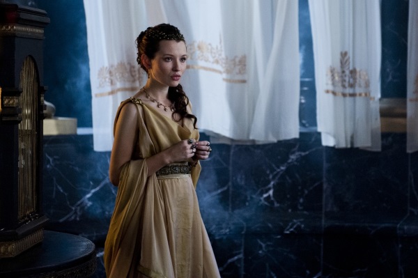 Emily Browning. Hình ảnh nóng bỏng trong trang phục áo tắm, chiều cao, cân nặng, dáng người, chất dẻo, thay đổi theo năm tháng