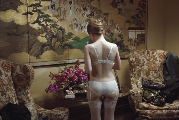 Emily Browning. Hình ảnh nóng bỏng trong trang phục áo tắm, chiều cao, cân nặng, dáng người, chất dẻo, thay đổi theo năm tháng