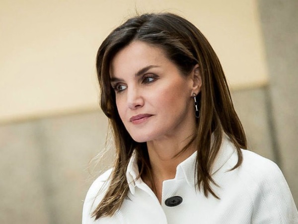 Nữ hoàng Letizia của Tây Ban Nha. Hình ảnh trước và sau khi phẫu thuật thẩm mỹ, chiều cao và cân nặng, các thông số