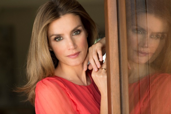 Nữ hoàng Letizia của Tây Ban Nha. Hình ảnh trước và sau khi phẫu thuật thẩm mỹ, chiều cao và cân nặng, các thông số