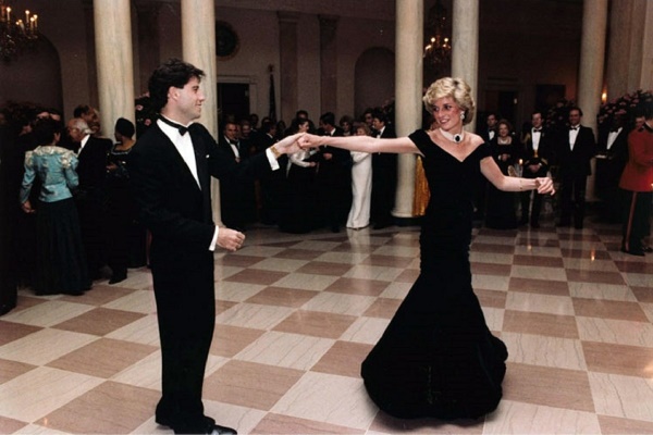 John Travolta. Hình ảnh thời trẻ, hiện tại, trước và sau khi phẫu thuật thẩm mỹ, tiểu sử, đời sống cá nhân