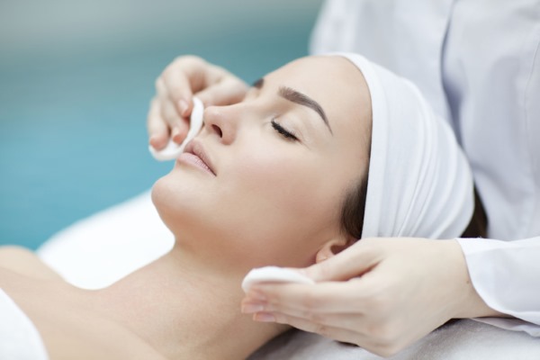 Pembersihan kulit muka laser. Harga pemutihan, peremajaan, kontraindikasi