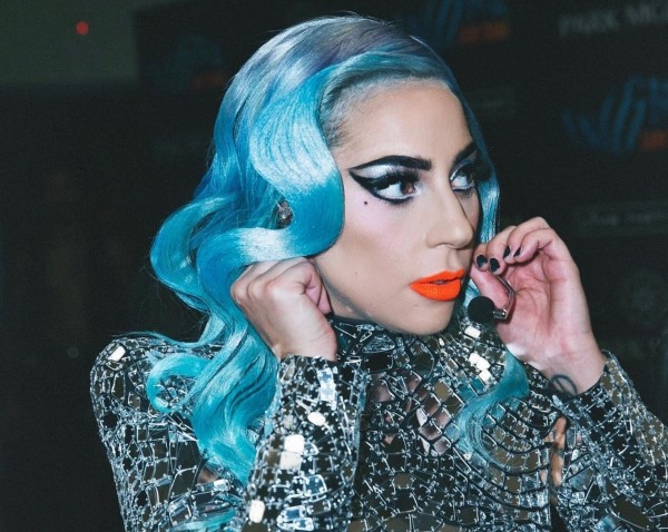 Lady Gaga. Hình ảnh nóng bỏng, không trang điểm và đội tóc giả, trước và sau khi phẫu thuật thẩm mỹ, hình thể, tiểu sử, đời tư