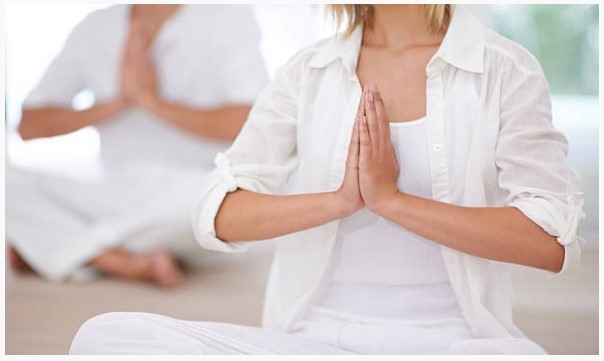 นมัสเต (Namaste, Namaste) มันคืออะไรความหมายในโยคะวิธีการแสดง