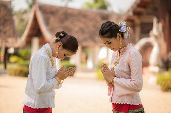 นมัสเต (Namaste, Namaste) มันคืออะไรความหมายในโยคะวิธีการแสดง