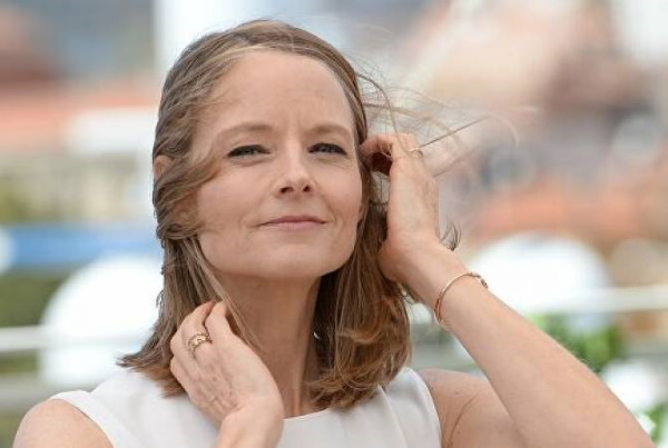 Jodie Foster. Hình ảnh thời trẻ, hiện tại, trước và sau khi phẫu thuật thẩm mỹ, tiểu sử, đời sống cá nhân