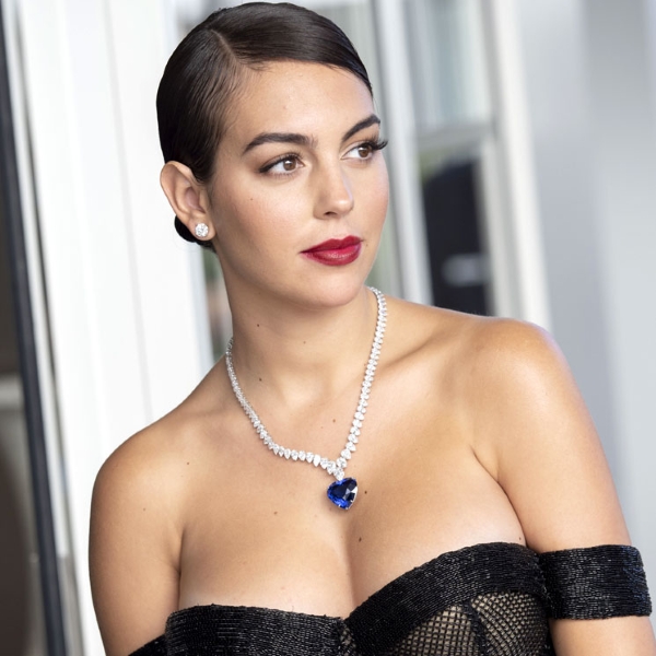 Georgina Rodriguez. Hình ảnh nóng bỏng trong trang phục áo tắm, trước và sau phẫu thuật thẩm mỹ, tiểu sử, đời tư