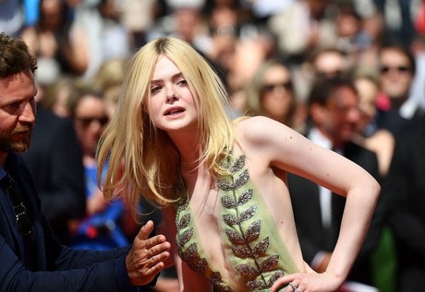 Elle Fanning (Fanning). Foto panas dalam pakaian renang, angka, kehidupan peribadi, biografi