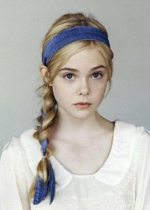 Elle Fanning (Fanning).Foto panas dalam pakaian renang, angka, kehidupan peribadi, biografi