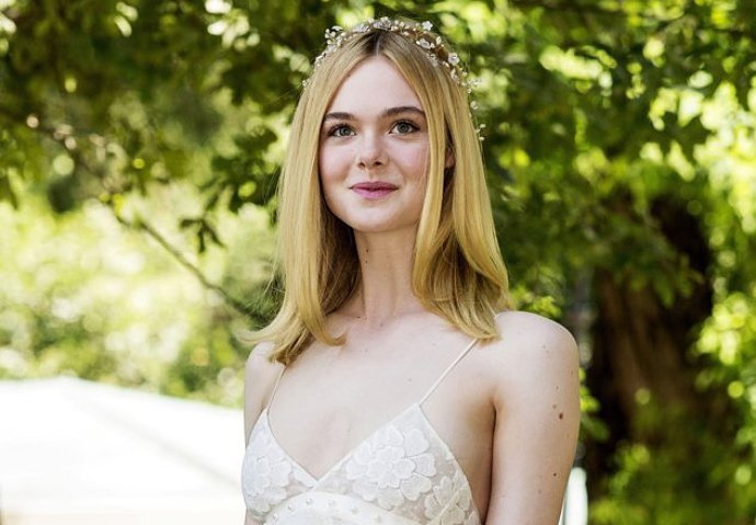 Elle Fanning (Fanning). Foto panas dalam pakaian renang, angka, kehidupan peribadi, biografi