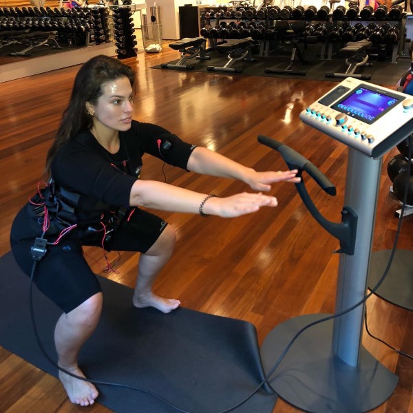 Ashley Graham. Foto panas, sebelum dan selepas pembedahan plastik, angka, biografi, kehidupan peribadi