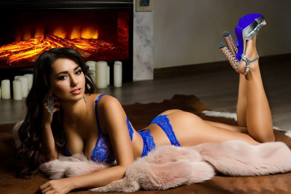 Helga Lovecati (Lovecate). Ảnh Playboy nóng bỏng, trong trang phục áo tắm, tiểu sử, đời sống cá nhân