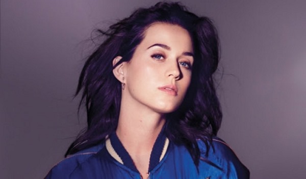 Katy Perry. ภาพถ่ายกำลังฮอตในชุดว่ายน้ำไม่ต้องแต่งหน้าก่อนและหลังการทำศัลยกรรมชีวประวัติชีวิตส่วนตัว