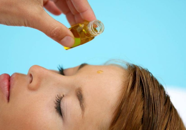 Óleos de massagem facial. Qual é melhor, composição, propriedades úteis, como fazer massagem em casa