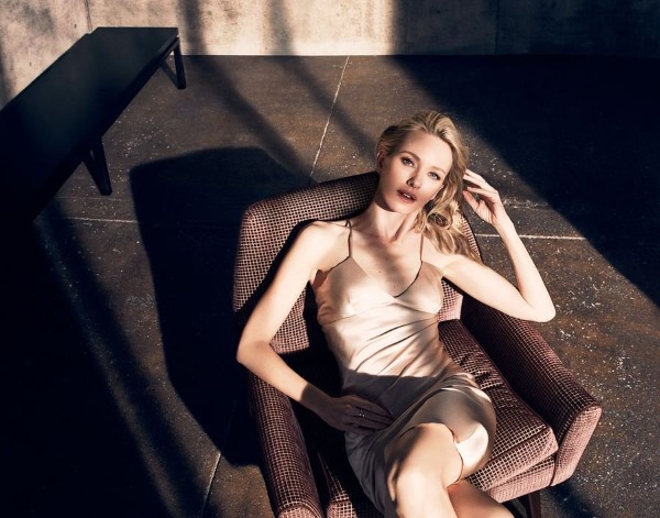 Naomi watts. Hình ảnh nóng bỏng trong trang phục áo tắm thời trẻ, trước và sau phẫu thuật thẩm mỹ