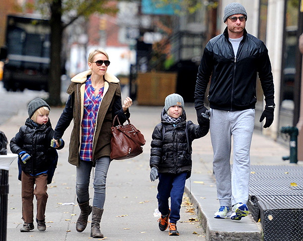 Naomi watts. Hình ảnh nóng bỏng trong trang phục áo tắm thời trẻ, trước và sau phẫu thuật thẩm mỹ